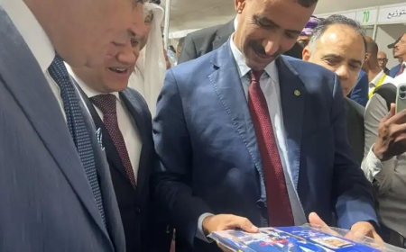 رئيس مركز العرب يهدي وزير الثقافة الموريتاني كتاب قراءة في أفكار الشرفاء الحمادي وباقة من إصدارات المركز