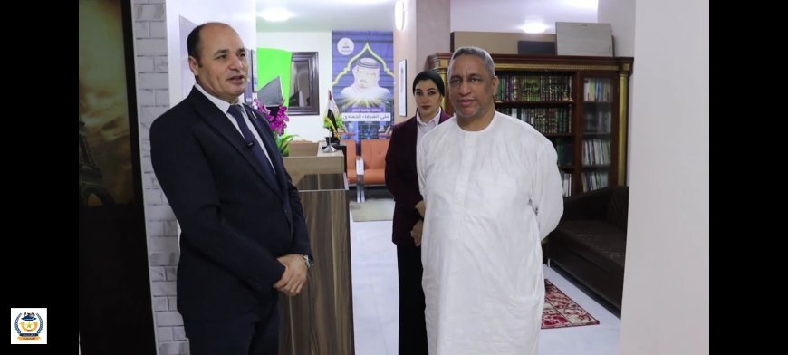 زيارة الحاج محمد الامين مسؤول مؤسسة رسالة السلام العالمية في اسبانيا وأوروبا إلى مقر المكتبة الرقمية للشرفاء الحمادي بمقر مركز العرب للأبحاث والدراسات..مركز العرب لكل العرب