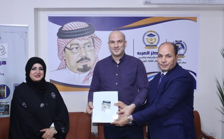 المكتبة الرقمية للشرفاء الحمادي تكرّم أعضاء بالنادي الأهلي وتمنحهم عضويتها خلال انطلاق الموسم الثقافي الثاني