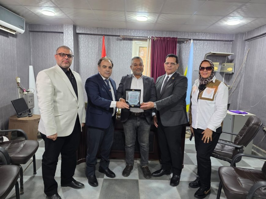 مدير مؤسسة رسالة السلام العالمية يزور حي العامرية ويلتقي رئيس الحي بحضور شخصيات عامة