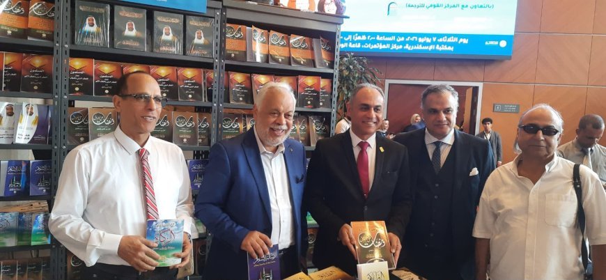 بالصور والفيديو الدكتور  أشرف زكي نقيب المهن التمثيلية يزور جناح مؤسسة رسالة السلام العالمية بمعرض مكتبة الإسكندرية الدولى للكتاب