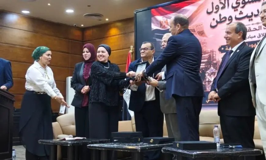 المكتبة الرقمية للشرفاء الحمادي تُكرِّم وزير التربية والتعليم الأسبق بدرع التميز خلال إطلاق مبادرة “المعرفة وبناء الهوية الوطنية”