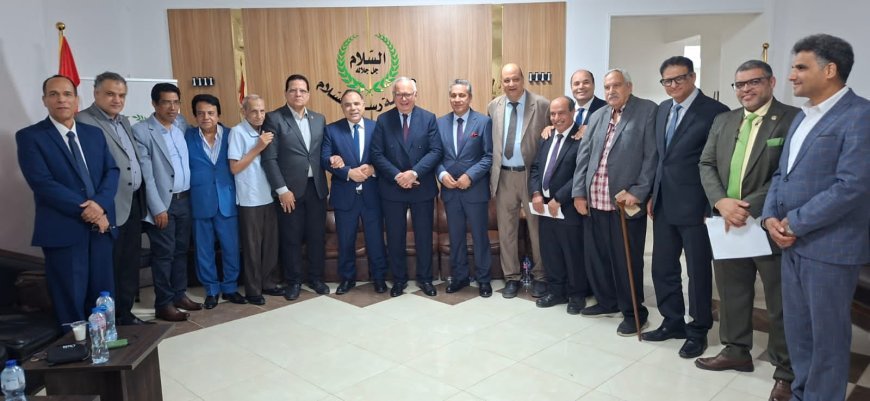 أعضاء مؤسسة رسالة السلام العالمية يناقشون مشروع تطوير جامعة الدول العربية للمفكر العربي علي محمد الشرفاء الحمادي*