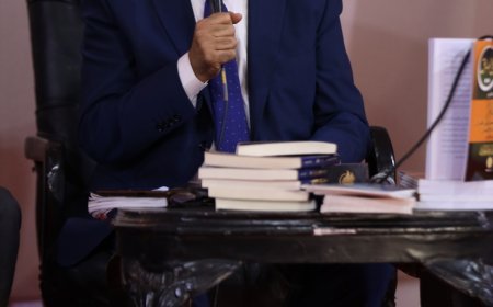 محمد فتحي الشريف يستعرض أبرز أفكار كتاب  «السلام يصنع التعايش» مقاربة فكرية في مشروع الشرفاء الحمادي بمعرض زايد للكتاب